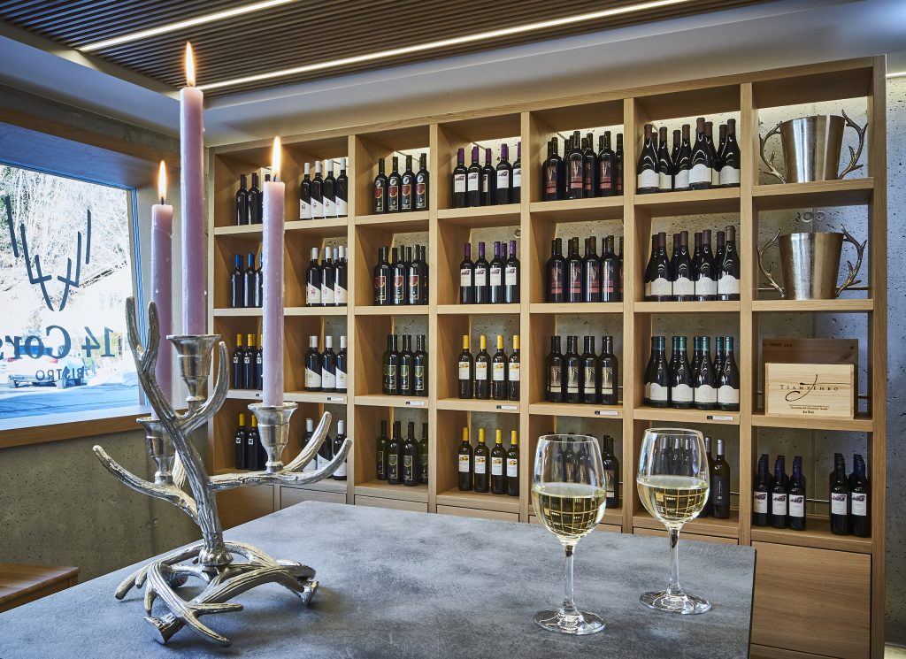 Cave et présentations des vins suisses et italiens